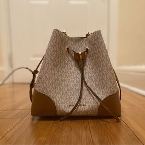 Michael kors leather shoulder bag